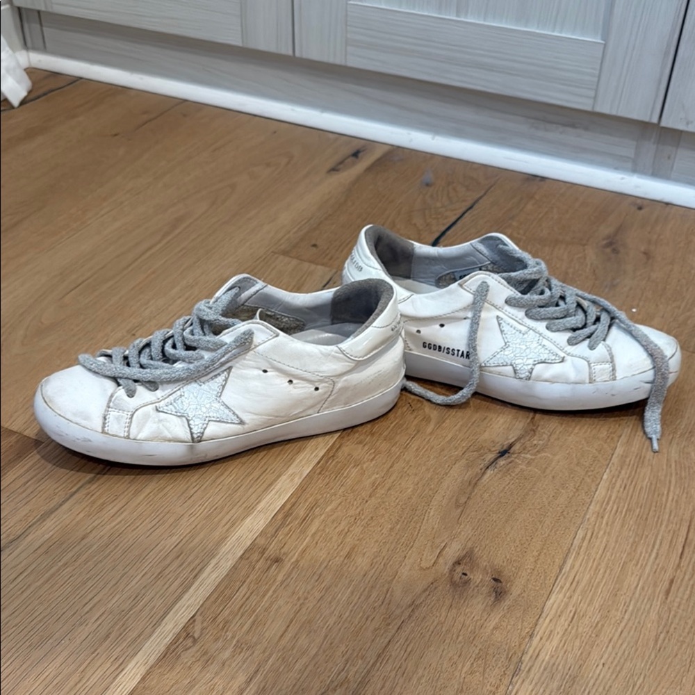 Golden Goose Superstar, distressed white Sneakers with white crackle Star
